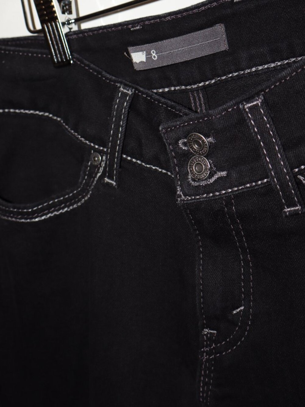 Levi's Women's Black Denim Capri Jeans Size 8 W29 Stretch Contrast Stitch - Picture 3 of 5